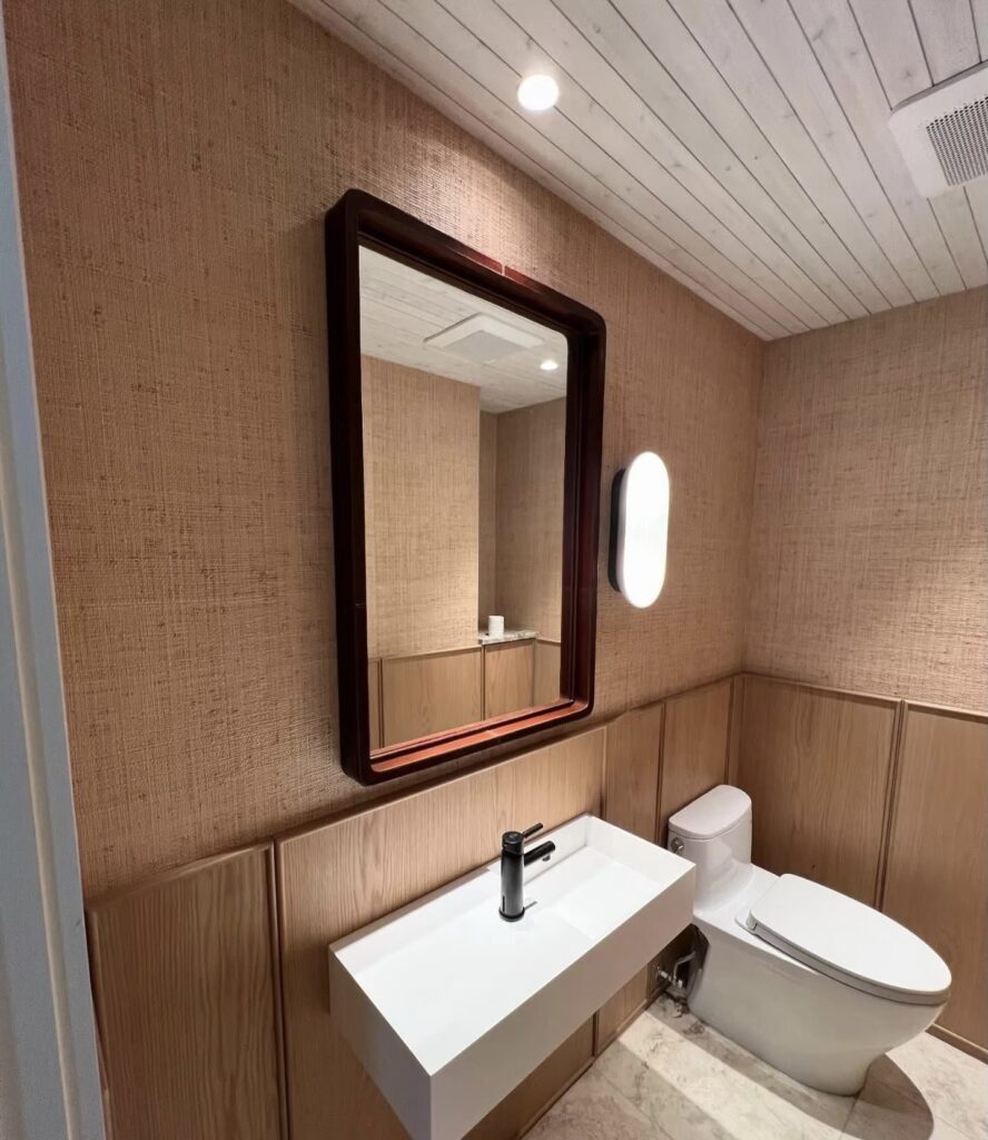 Choose the Right Bathroom for Grasscloth Wallpaper Choose the Right Bathroom for Grasscloth Wallpaper